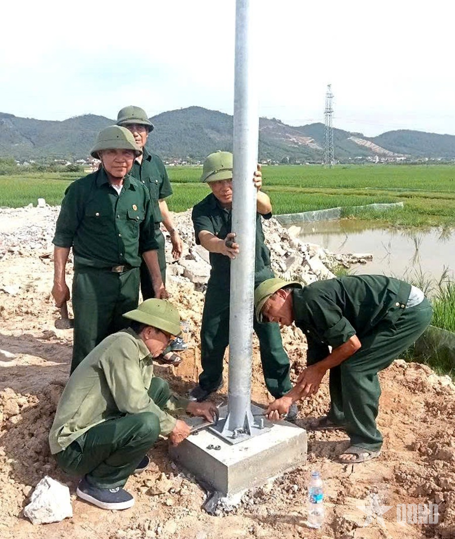 Cựu chiến binh thắp sáng đường quê​